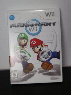 Mario Kart Wii Nintendo Wii 2014 Complete in Box Used